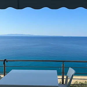 Blue Sea Apartment Qeparo